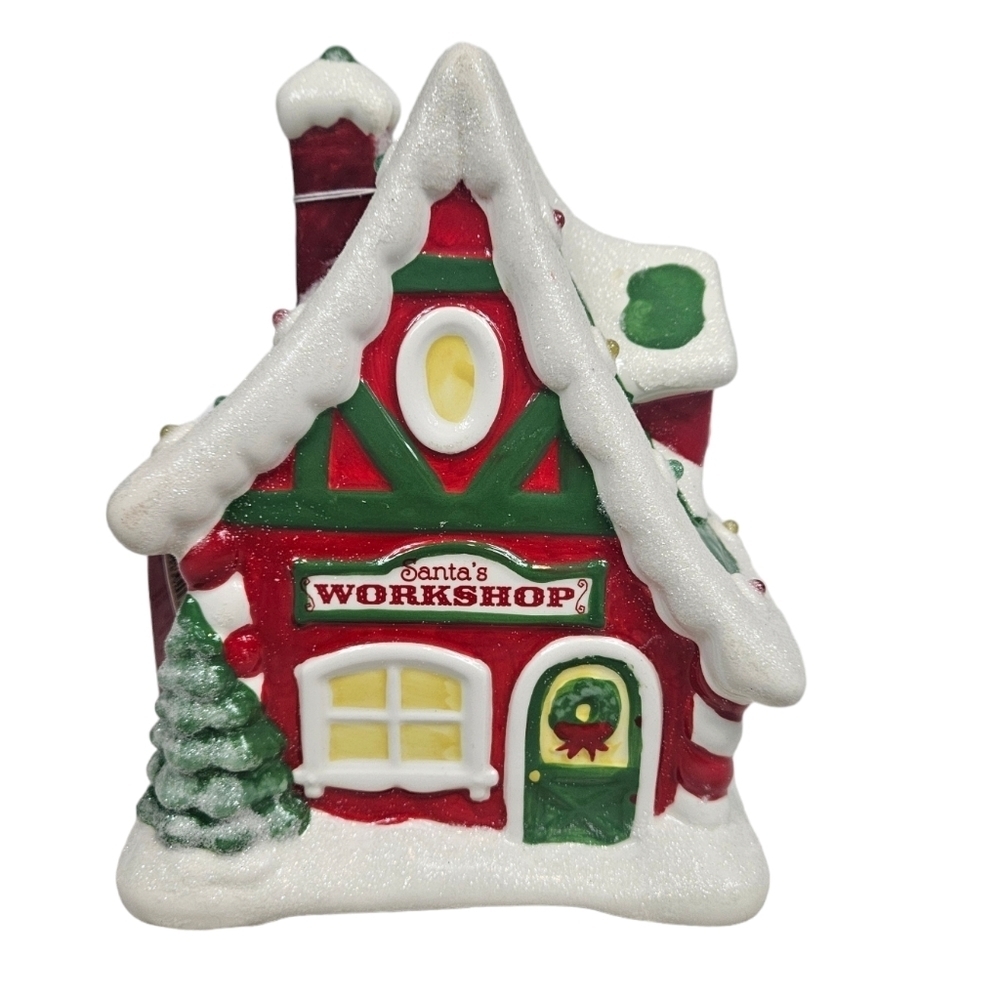 NWT Hallmark 2012 Light-Up Musical Santa's Workshop‎ North Pole Village
